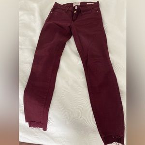 Frame le skinny de Jeanne maroon cutoff jeans